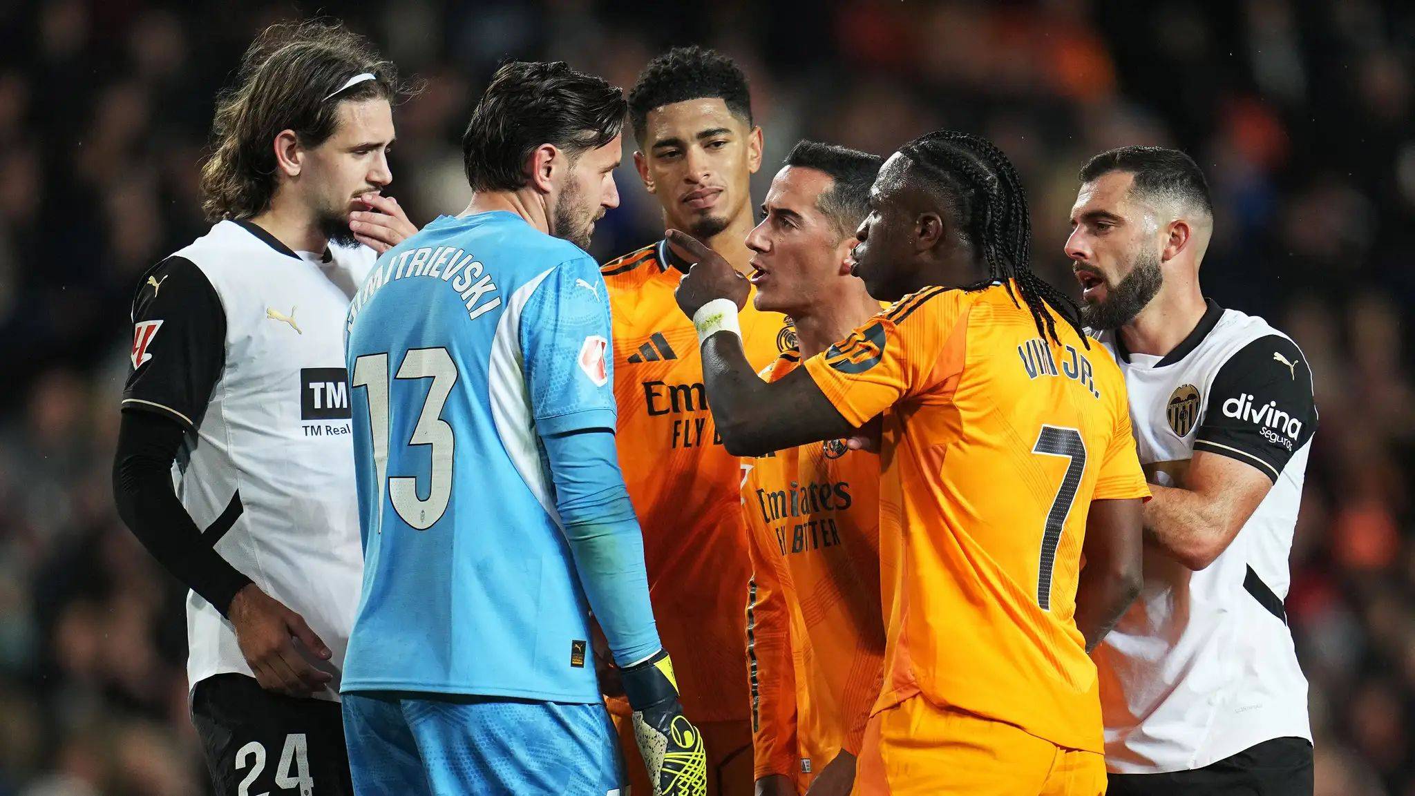 瓦伦西亚门将神勇,扑出多次对手射门的简单介绍 瓦伦西亚门将神勇,扑出多次对手射门的简单介绍