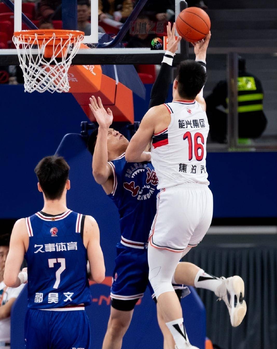 湖南男篮防守端表现出色,顶住江苏队反扑 湖南男篮防守端表现出色,顶住江苏队反扑