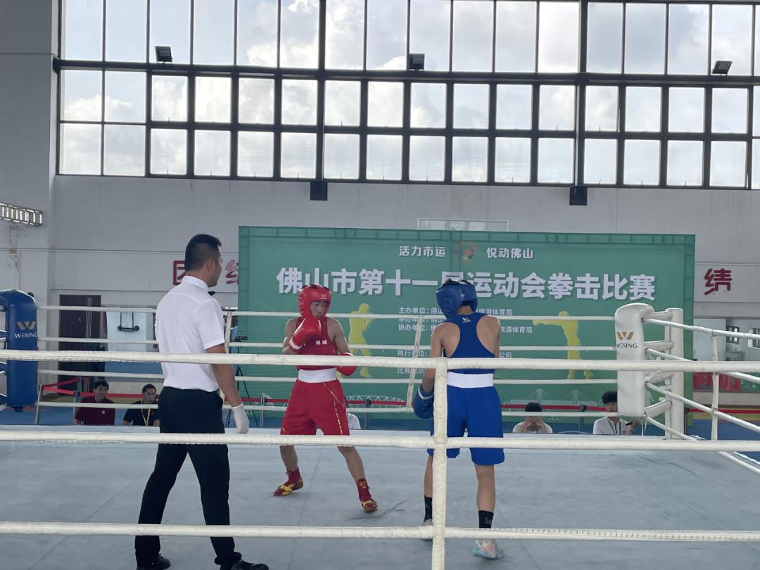 拳击比赛场上气氛火爆,选手拼到底 拳击比赛场上气氛火爆,选手拼到底