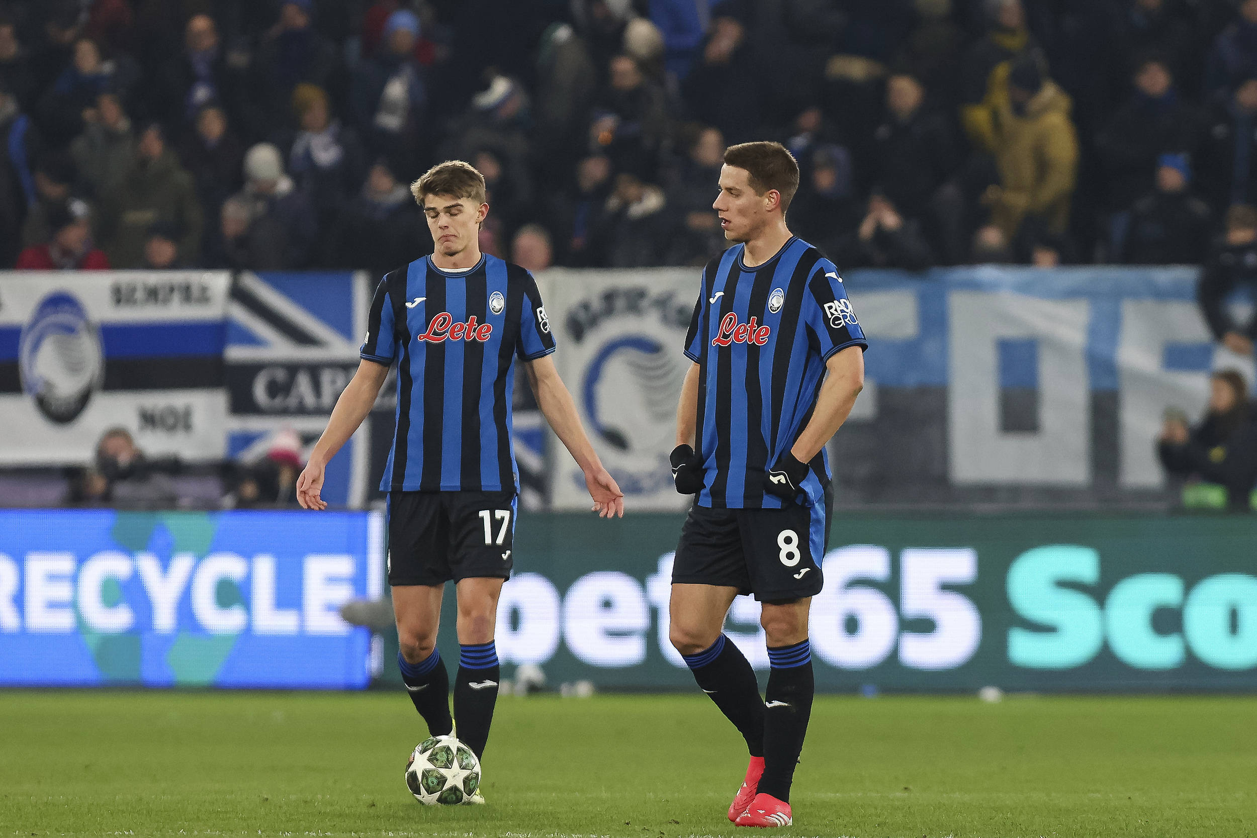 阿贾克斯边锋因伤将缺席欧冠比赛的简单介绍