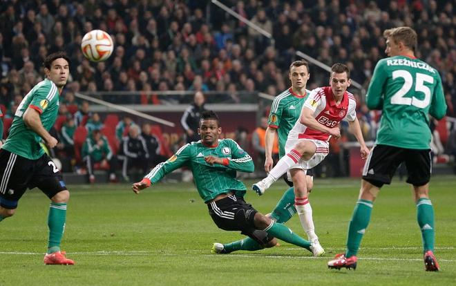 阿贾克斯硬战锡耶纳联大展拳脚的简单介绍 阿贾克斯硬战锡耶纳联大展拳脚的简单介绍