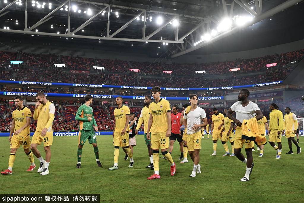 足球比赛引燃热情，球迷狂热期待的简单介绍