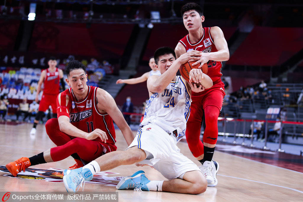 美洲球员奋勇拼搏,率队赢得关键胜利 美洲球员奋勇拼搏,率队赢得关键胜利