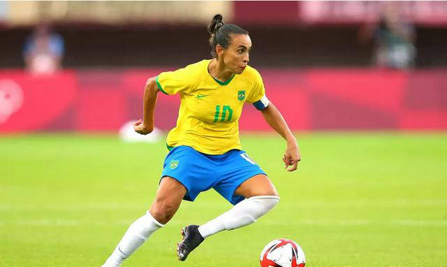 巴西女足队员助攻得分,帮助球队获胜 巴西女足队员助攻得分,帮助球队获胜