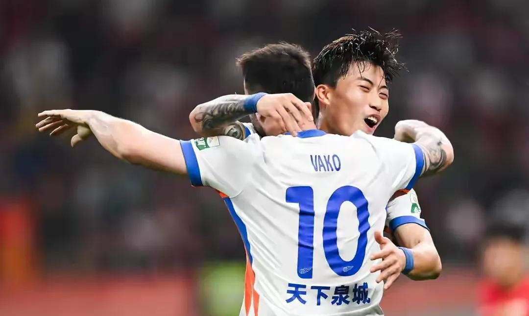 包含山东鲁能将挑战上海上港,谁能在争夺胜利中笑到最后?的词条 包含山东鲁能将挑战上海上港,谁能在争夺胜利中笑到最后?的词条