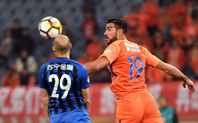 击鼓传风的比赛,势均力敌难分胜负 击鼓传风的比赛,势均力敌难分胜负