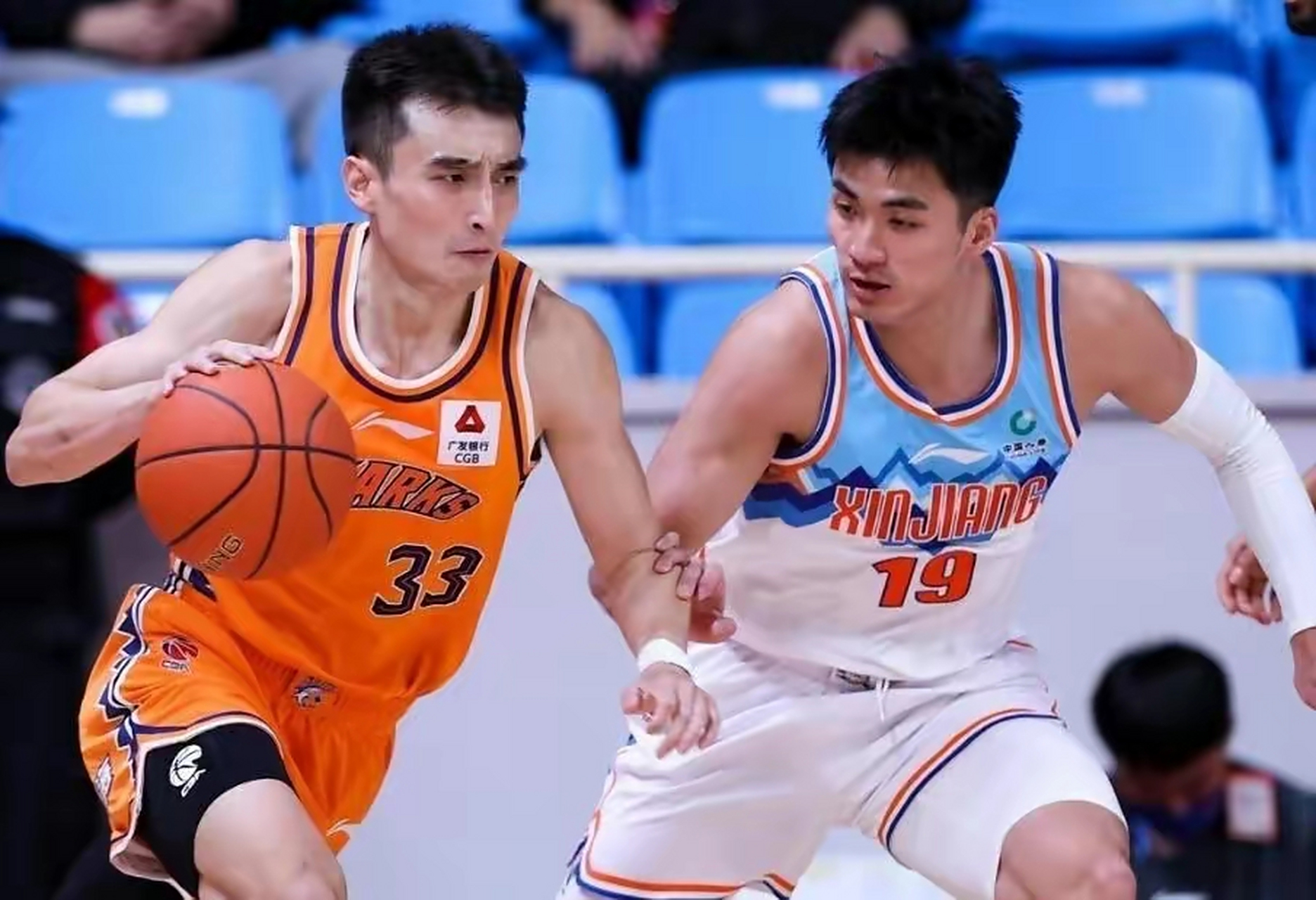 篮球球员表现出色,赢得球队胜利 篮球球员表现出色,赢得球队胜利