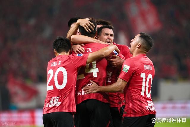 上海上港实现三连胜,力压对手领跑中超赛场的简单介绍 上海上港实现三连胜,力压对手领跑中超赛场的简单介绍