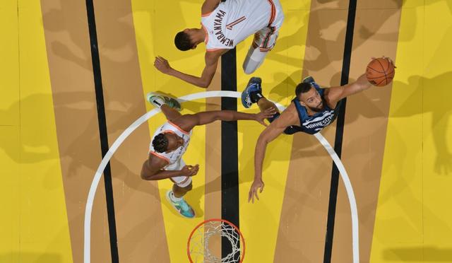 赞比亚队在比赛中惊险逆转获胜